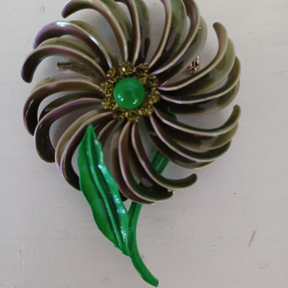 Vintage green enamel and Rhinestone brooch